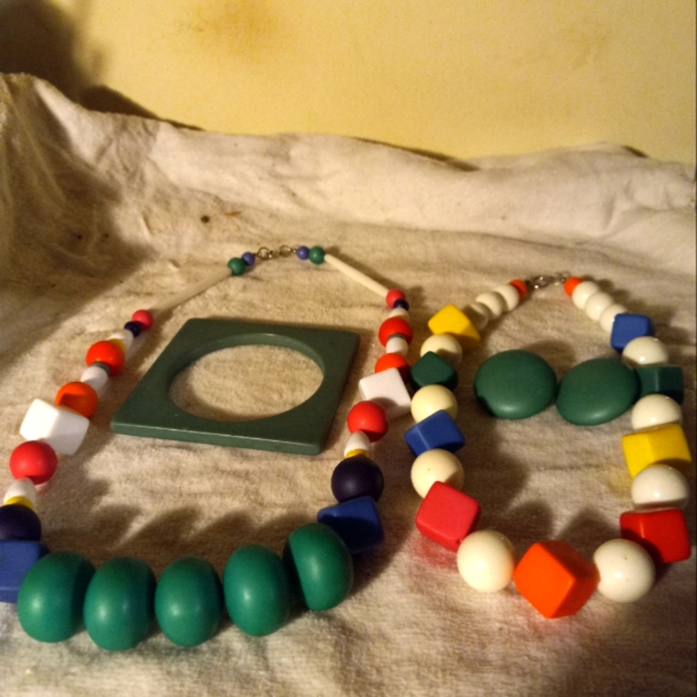 4pc. 22in. plastic necklace, 16in. necklace and matching  bracelet  & earrings.
